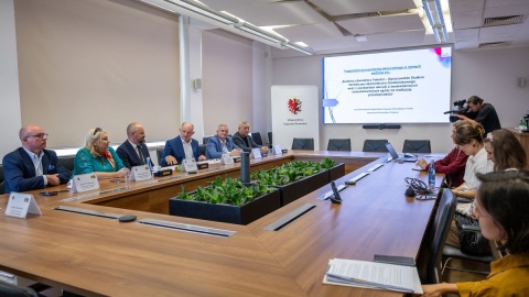 Obwodnica Pakości coraz bliżej. Podpisano porozumienie/fot. Szymon Zdziebło/tarantoga.pl dla UMWKP