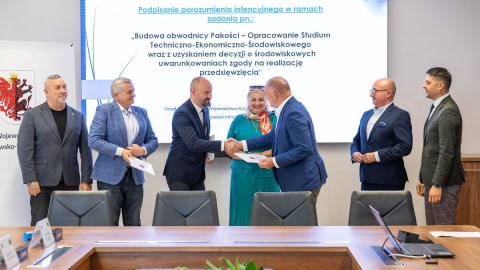 Obwodnica Pakości coraz bliżej. Podpisano porozumienie/fot. Szymon Zdziebło/tarantoga.pl dla UMWKP