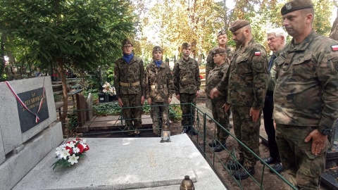 Społecznicy odsłonili odnowiony pomnik weterana wojny polsko-bolszewickiej w Toruniu - Józefa Hryńczuka/fot. Monika Kaczyńska