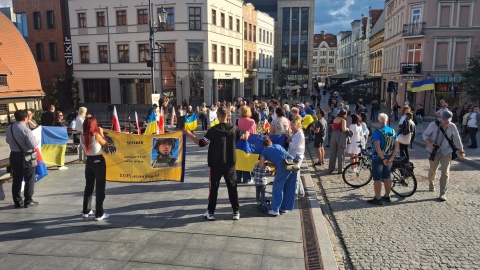 „Nie bądź obojętny”. Manifestacja w Bydgoszczy przeciwko agresji wobec Ukraińców/fot. Damian Klich