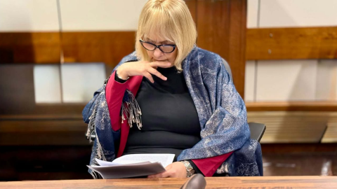 Żaneta Walentyn w trakcie nagrań do audiodokumentu pt. „Tu się nie płacze” w studiu Teatru Polskiego Radia/fot. Archiwum
