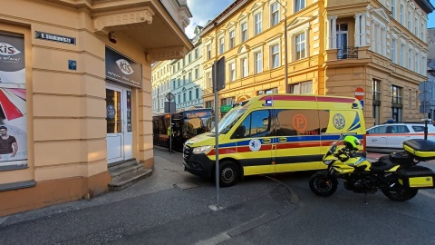Potrącenie pieszego u zbiegu ulic Śniadeckich i Sienkiewicza w Bydgoszczy/fot. Katarzyna Bogucka