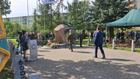 Pod Pomnikiem Lotników na osiedlu Błonie oddano hołd wszystkim poległym oraz zasłużonym na służbie/fot. Damian Klich