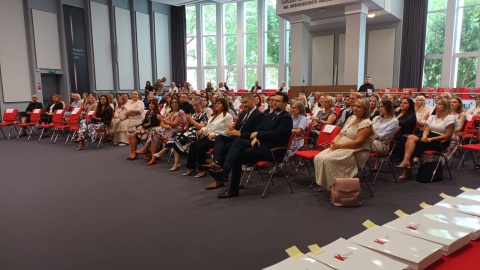 Akty nadania stopnia nauczyciela dyplomowanego odebrało 237 nauczycielek i nauczycieli z rejonu bydgoskiego/fot. Monika Siwak