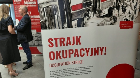 We włocławskiej bibliotece publicznej otwarta została wystawa pt. „Tu rodziła się Solidarność"/fot. Radosław Jagieła