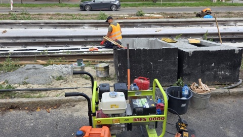 Tramwaje jeżdżą ulicą Kościuszki w Toruniu, ale prace na torach potrwają jeszcze miesiąc/fot. Mariusz Luda