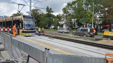 Tramwaje jeżdżą ulicą Kościuszki w Toruniu, ale prace na torach potrwają jeszcze miesiąc/fot. Mariusz Luda