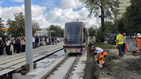 Tramwaje jeżdżą ulicą Kościuszki w Toruniu, ale prace na torach potrwają jeszcze miesiąc/fot. Mariusz Luda
