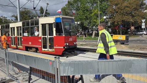 Tramwaje jeżdżą ulicą Kościuszki w Toruniu, ale prace na torach potrwają jeszcze miesiąc/fot. Mariusz Luda