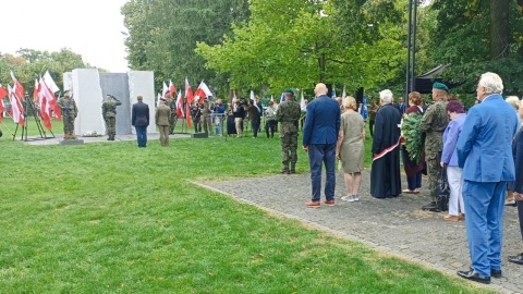 W Toruniu uroczystości odbyły się w Parku Pamięci Ofiar Zbrodni Pomorskiej 1939 roku. /fot. Monika Kaczyńska