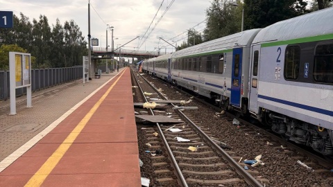 Zderzenie ciężarówki z pociągiem na przejeździe w Gdańsku/fot. KM PSP Gdańsk