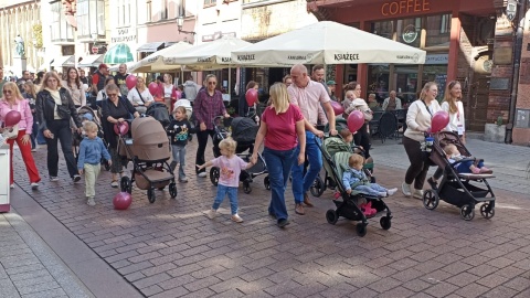Hasło przewodnie tegorocznego marszu brzmiało „Widzę. Słyszę. Wspieram. Mamo, też jesteś ważna!”/ Fot. Monika Kaczyńska