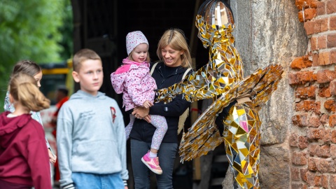 Spotkanie na Zamku Bierzgłowskim rozpoczęła Wielka Parada Bajkowych Bohaterów/ Fot. fot. Mikołaj Kuras dla UMWKP