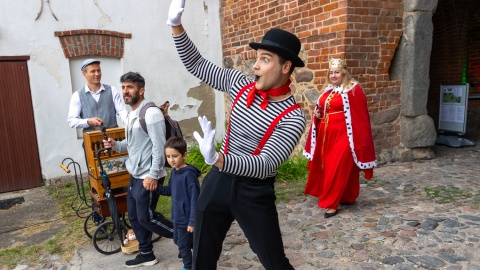 Spotkanie na Zamku Bierzgłowskim rozpoczęła Wielka Parada Bajkowych Bohaterów/ Fot. fot. Mikołaj Kuras dla UMWKP