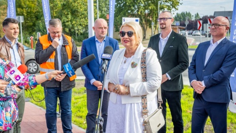 Przy mikrofonie przewodnicząca sejmiku województwa Elżbieta Piniewska/fot. Tomasz Czachorowski/eventphoto.com.pl dla UMWKP