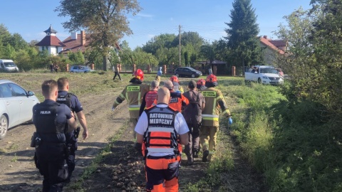 Wypadek wydarzył się podczas prac polowych. Ofiarą jest 46-letnia kobieta/fot. KP PSP w Inowrocławiu