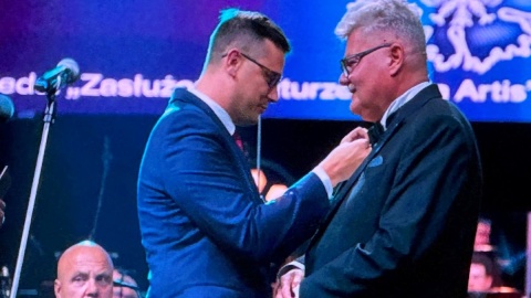 Podczas wieczoru inaugurującego festiwal Cezary Nelkowski - wicedyrektor Filharmonii Pomorskiej został odznaczony najważniejszym wyróżnieniem artystów – brązowym medalem „Zasłużony Kulturze Gloria Artis”/fot. Magdalena Jasińska