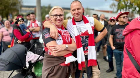 Kibice Abramczyk Polonii Bydgoszcz gromadzą się przy stadionie/fot. Izabela Langner