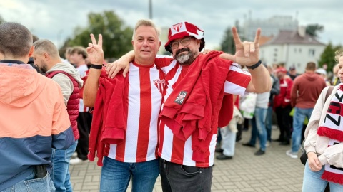 Kibice Abramczyk Polonii Bydgoszcz gromadzą się przy stadionie/fot. Izabela Langner