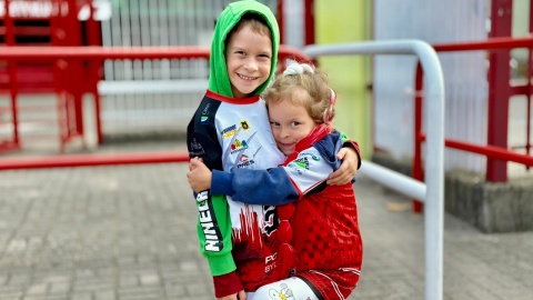 Kibice Abramczyk Polonii Bydgoszcz gromadzą się przy stadionie/fot. Izabela Langner