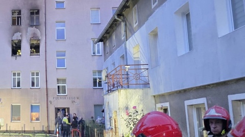 Paliło się mieszkanie w Grudziądzu. Jedna osoba trafiła do szpitala / Fot. KM PSP w Grudziądzu