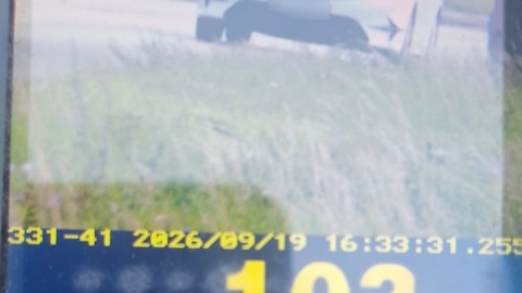 Drogówka zatrzymała pirata drogowego na ul. Inowrocławskiej w Strzelnie/ Fot. policja