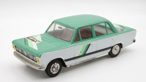 Fiat 125p, lata 80./fot. strona internetowa Galerii Miejskiej bwa w Bydgoszczy