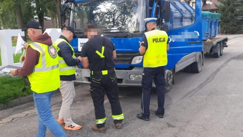 W powiecie radziejowskim służby wzięły pod lupę samochody ciężarowe i dostawcze, które przewożą odpady/fot. KPP Radziejów