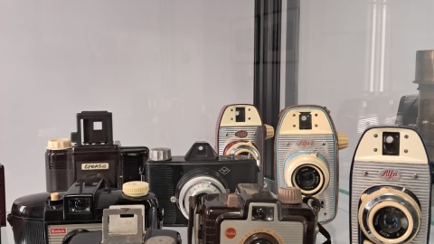 Ponad 150 zabytkowych aparatów fotograficznych. Wystawa „Alfa-Foton – 100 lat bydgoskiego przemysłu fotochemicznego” w bydgoskim Muzeum Fotografii/fot. Bogumiła Wresiło