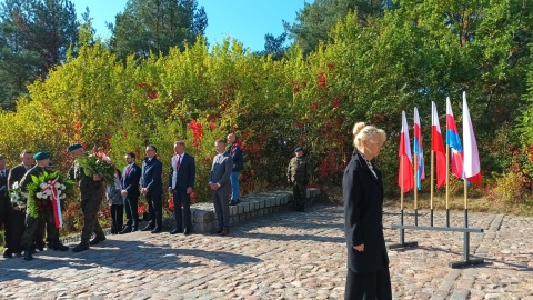 Przedstawiciele władz miasta, województwa, parlamentu, służb mundurowych i szkół uczcili pamięć mieszkańców regionu zamordowanych w fordońskiej Dolinie Śmierci jesienią 1939 roku/fot. Monika Siwak