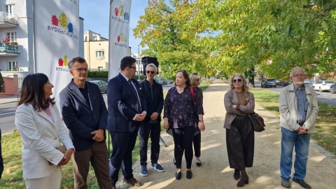 Kolejny dąb dla zasłużonych pojawił się przy Alei Ossolińskich w Bydgoszczy/fot. Jarosław Wieprzycki