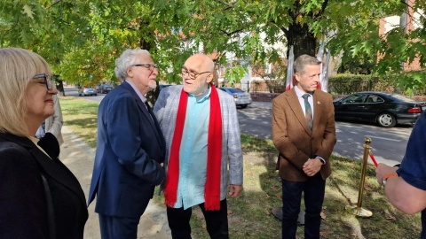 Kolejny dąb dla zasłużonych pojawił się przy Alei Ossolińskich w Bydgoszczy/fot. Jarosław Wieprzycki