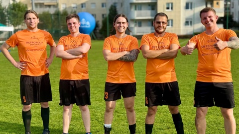 Na stadionie bydgoskiego Chemika odbył się Wielki Mecz Charytatywny Metropolii Bydgoszcz i festyn rodzinny. /fot. Izabela Langner