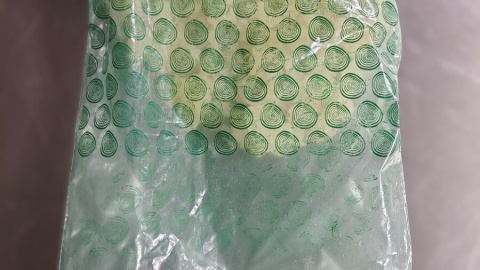 Podczas zatrzymania zabezpieczono ponad kilogram marihuany oraz ponad kilogram 3-CMC. / Fot. Materiały policji