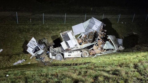 Wypadek ciężarówki na autostradzie A1/fot. Komenda Powiatowa Państwowej Straży Pożarnej w Chełmnie