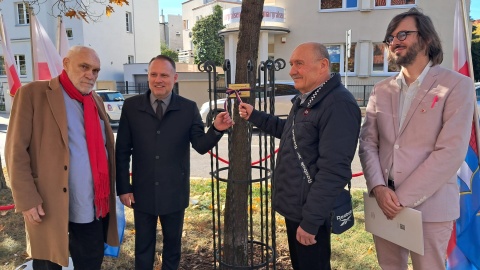 Od lewej: Józef Herold, Łukasz Krupa, Piotr Krug (siostrzeniec H. Konieczki) i Beniamin Bukowski (dyrektor Teatru Polskiego w Bydgoszczy)/fot. Ewa Dąbska-Wieczorkowska