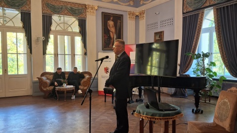 Przy mikrofonie wicemarszałek województwa Zbigniew Ostrowski/fot. Agata Raczek