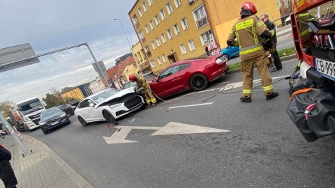 Cztery auta zderzyły się w centrum Bydgoszczy. /fot. Heron15 Pomoc Drogowa Bydgoszcz 24h Andruszczenko Krystian