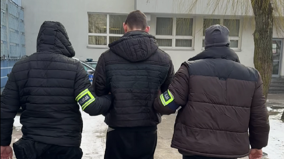 Podpalił drzwi jednej z kamienic w Chełmży. 19-latkowi grozi do 15 lat więzienia