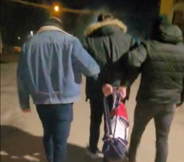 Znany fotograf ścigany za gwałt na młodej modelce ukrywał się w jednym z toruńskich mieszkań [wideo]