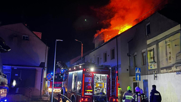 Po pożarze kamienicy w centrum Lipna budynek nie nadaje się do zamieszkania - dowiedziało się PR PiK