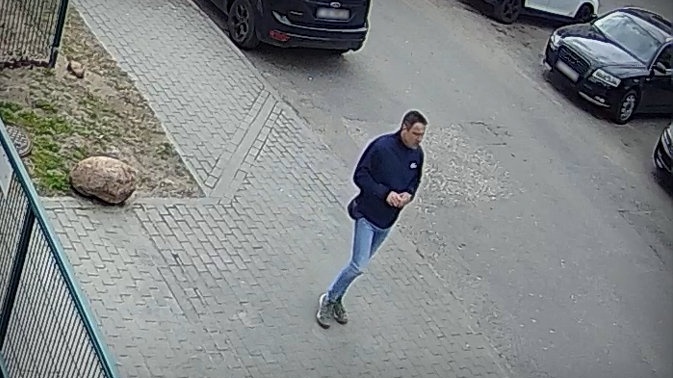 Policja z Bydgoszczy szuka sprawcy kradzieży. Publikuje wizerunek podejrzanego [ZOBACZ WIDEO]