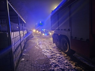 Alarm w bloku w Strzelnie Ewakuacja po rozpyleniu nieznanej substancji chemicznej [AKTUALIZACJA]