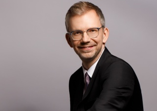 Narkotyki zamawiają przez Internet  odbiór na ulicy. Przoduje Telegram [badania UKW]
