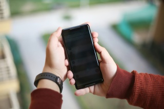 Korzystanie z telefonów w regionalnych szkołach. W niektórych placówkach to przydatne narzędzie
