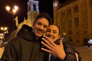 Romantyczna chwila na toruńskiej Starówce. Juliana Campos skoczyła o tyczce na HMŚ, a potem powiedziała: Sim