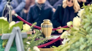 Ostatnie pożegnanie Janusza Ratajczaka, tragicznie zmarłego solisty Opery Nova w Bydgoszczy [zdjęcia]
