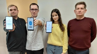 Dziecko na hulajnodze, a rodzice za nim - w aplikacji Głosujemy na projekt uczniów z Włocławka