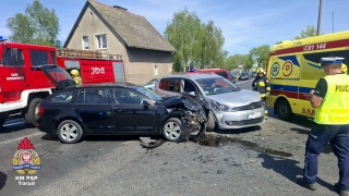 Wypadek w Brzeźnie koło Torunia. Zderzyły się trzy samochody osobowe - zdjęcia [AKTUALIZACJA]