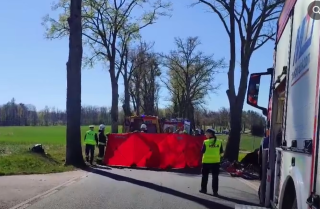 Warmińsko-mazurskie: W wypadku zginął 16-latek. Kierowca pijany i z zakazem prowadzenia [wideo]